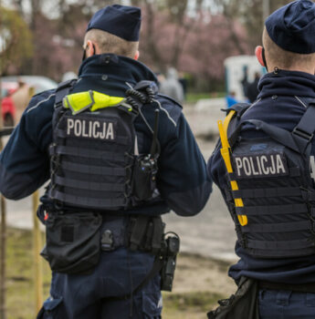 Policjant: Musimy gnębić za brak maseczki